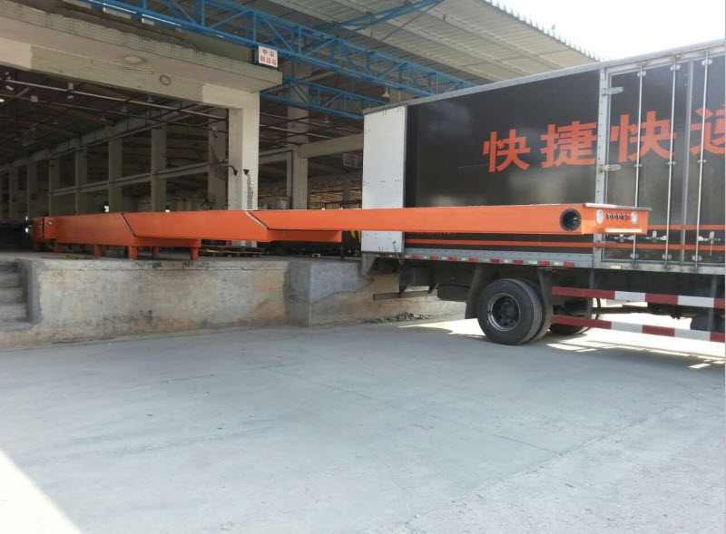 自动伸缩输送机